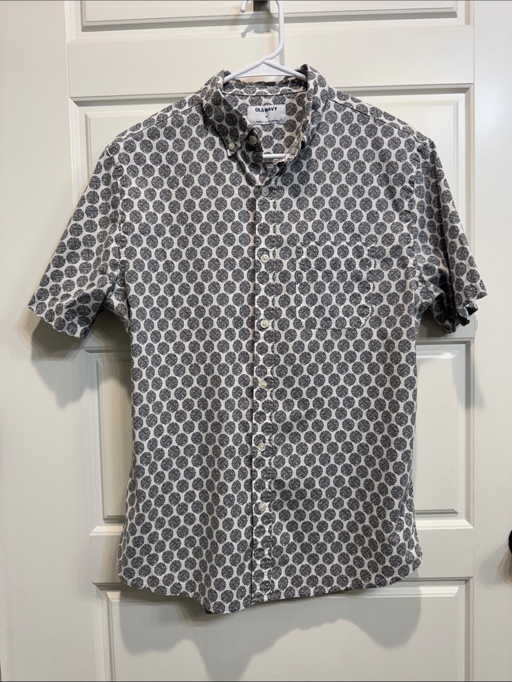 Old Navy White Short-Sleeve Button-Up Shirt with Gray Print